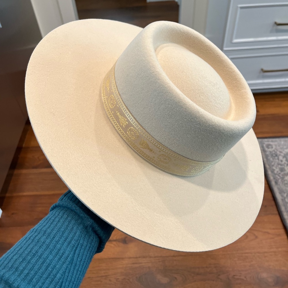Cream Boater style LOC oval dipped crown hat with vintage dragon fly ribbon. Med